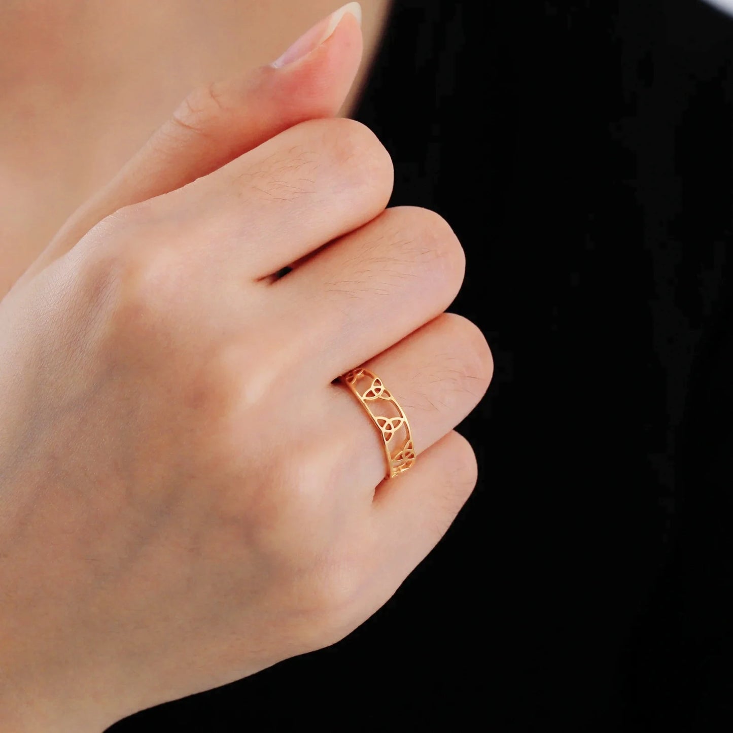 LIKGREAT Stainless Steel Witch Ring Triquetra Celtics Knot Finger Rings for Women Men Irish Talisman Jewelry Amulet Couple Gift