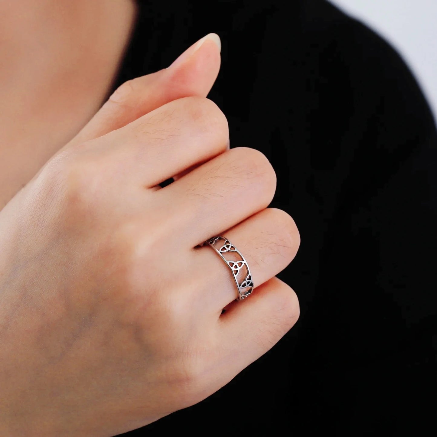 LIKGREAT Stainless Steel Witch Ring Triquetra Celtics Knot Finger Rings for Women Men Irish Talisman Jewelry Amulet Couple Gift
