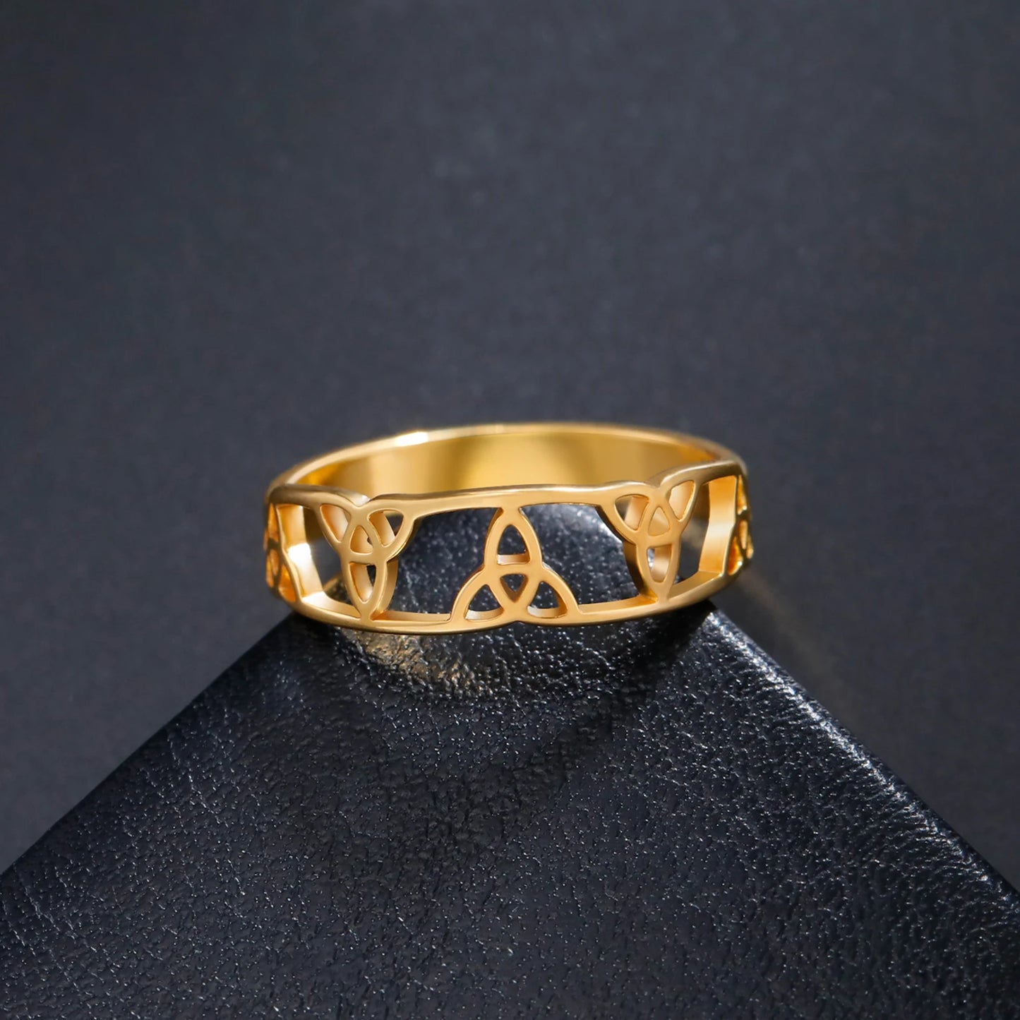 LIKGREAT Stainless Steel Witch Ring Triquetra Celtics Knot Finger Rings for Women Men Irish Talisman Jewelry Amulet Couple Gift