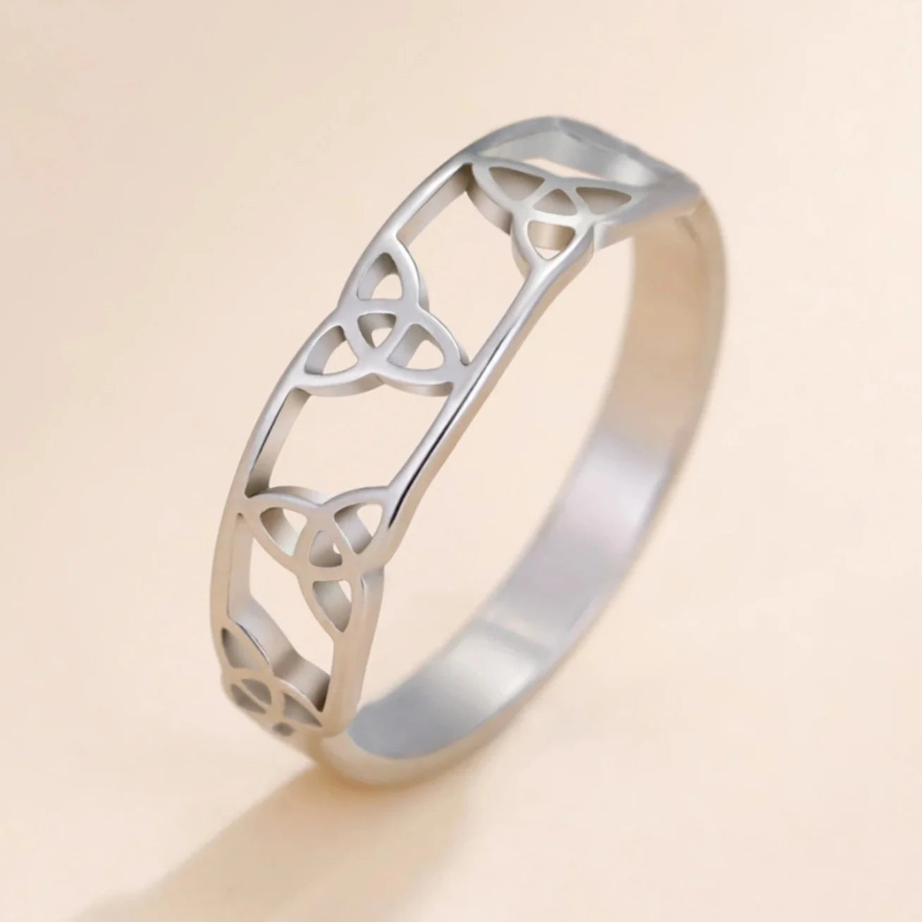 LIKGREAT Stainless Steel Witch Ring Triquetra Celtics Knot Finger Rings for Women Men Irish Talisman Jewelry Amulet Couple Gift