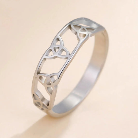 LIKGREAT Stainless Steel Witch Ring Triquetra Celtics Knot Finger Rings for Women Men Irish Talisman Jewelry Amulet Couple Gift